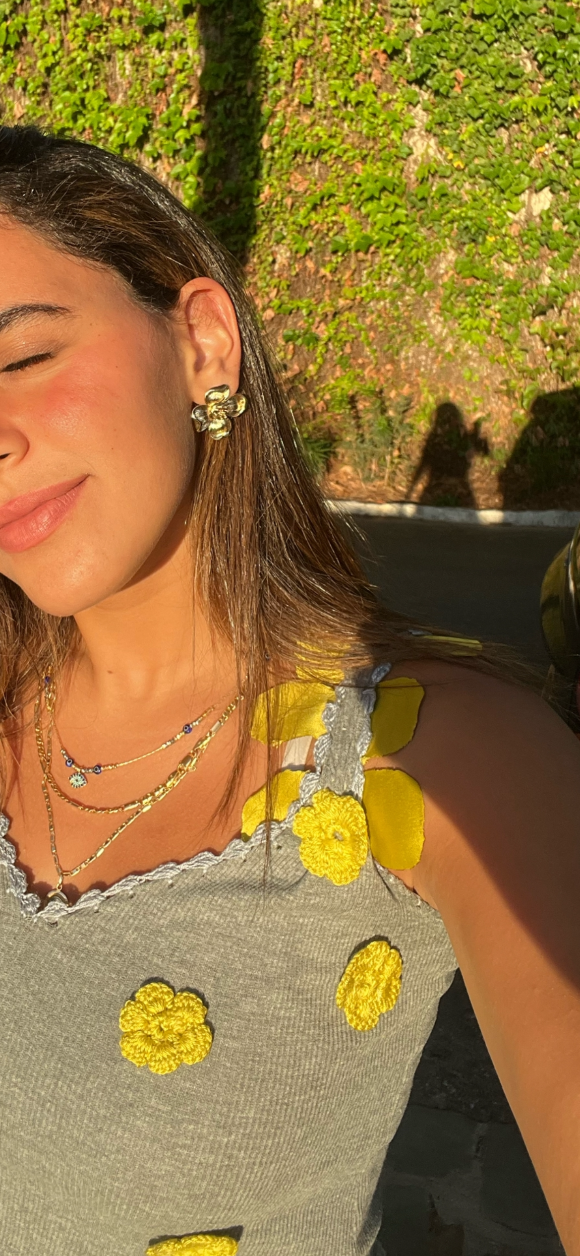 la vie en jaune top