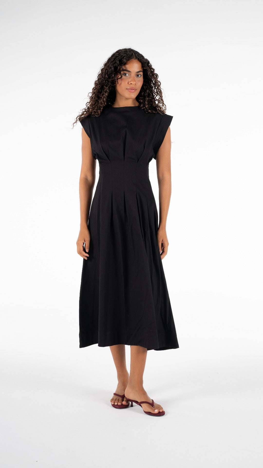 Contour dress in black