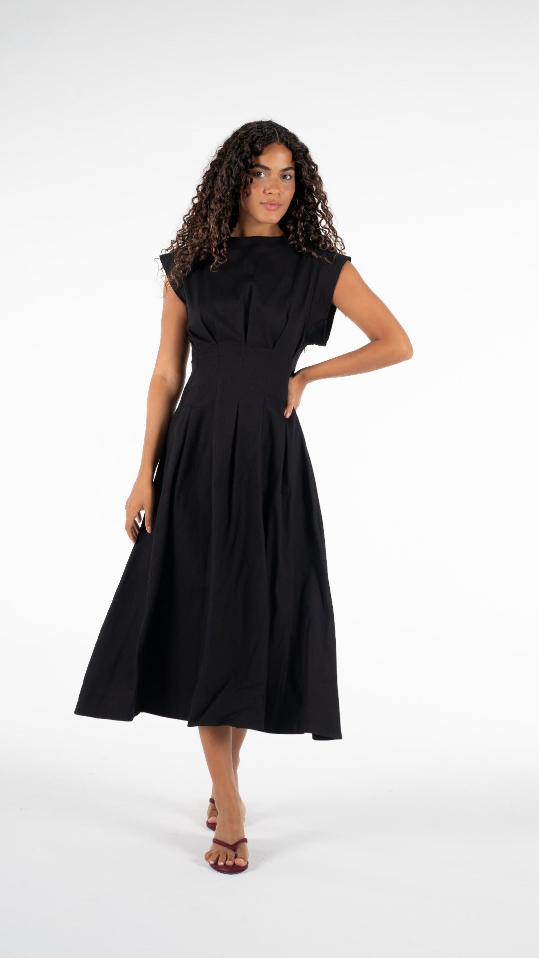Contour dress in black