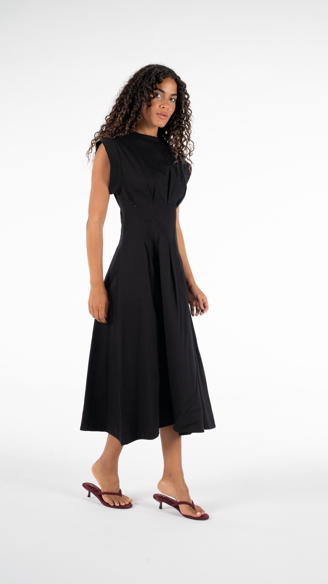 Contour dress in black