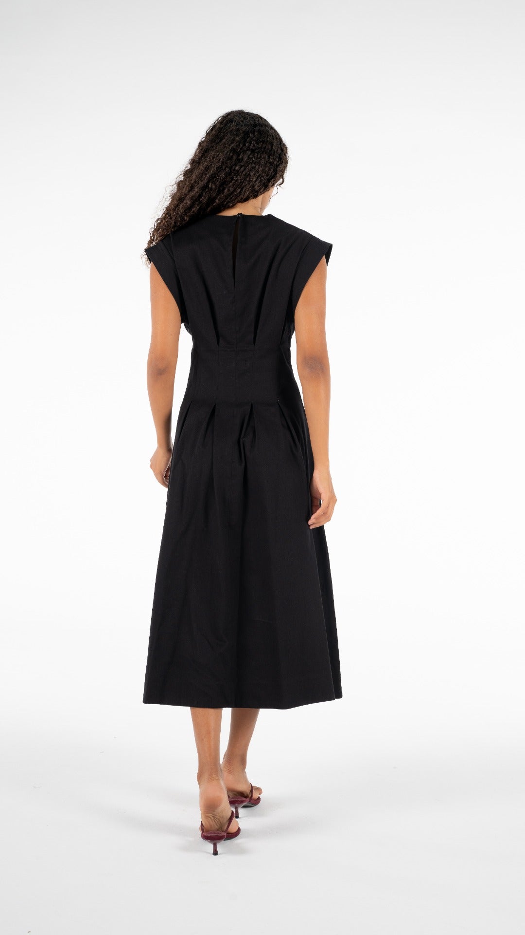 Contour dress in black