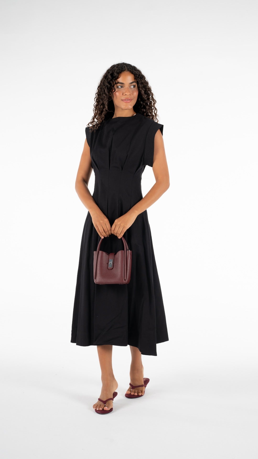 Contour dress in black