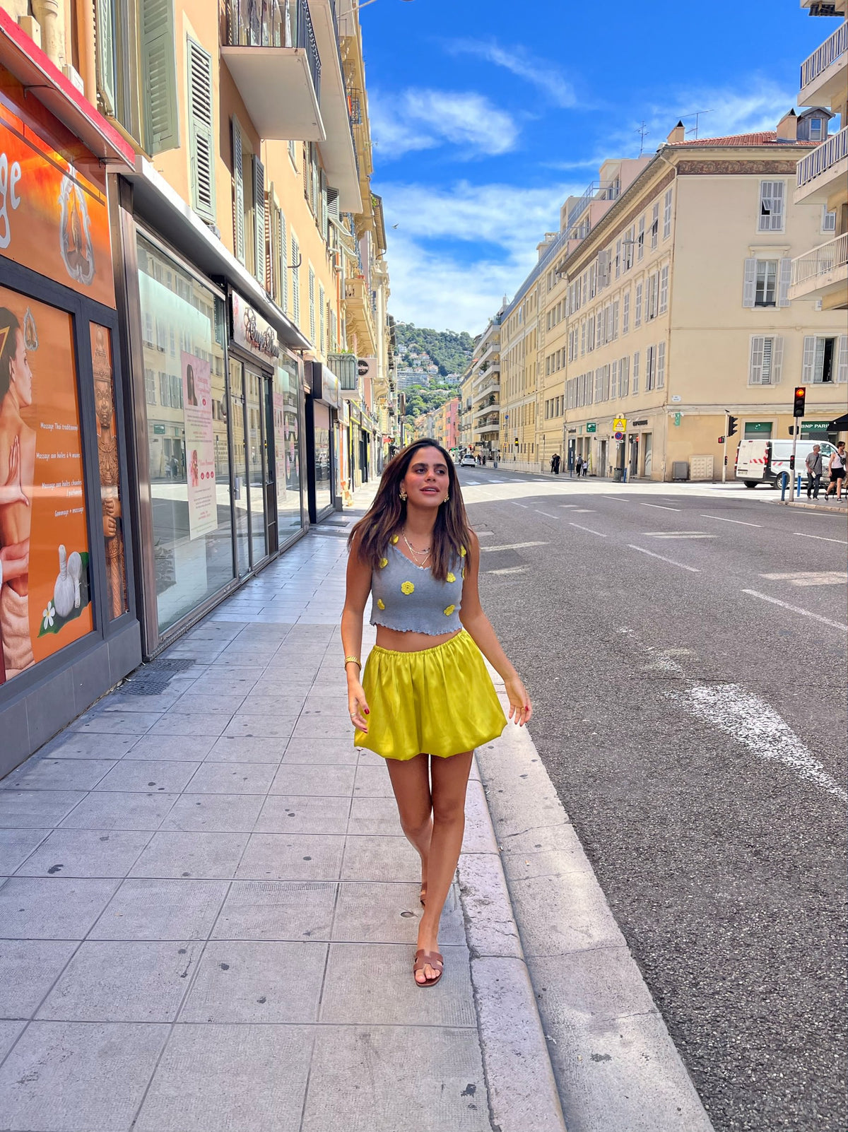 Ailah Ravidaz la vie en jaune skirt – Ailah